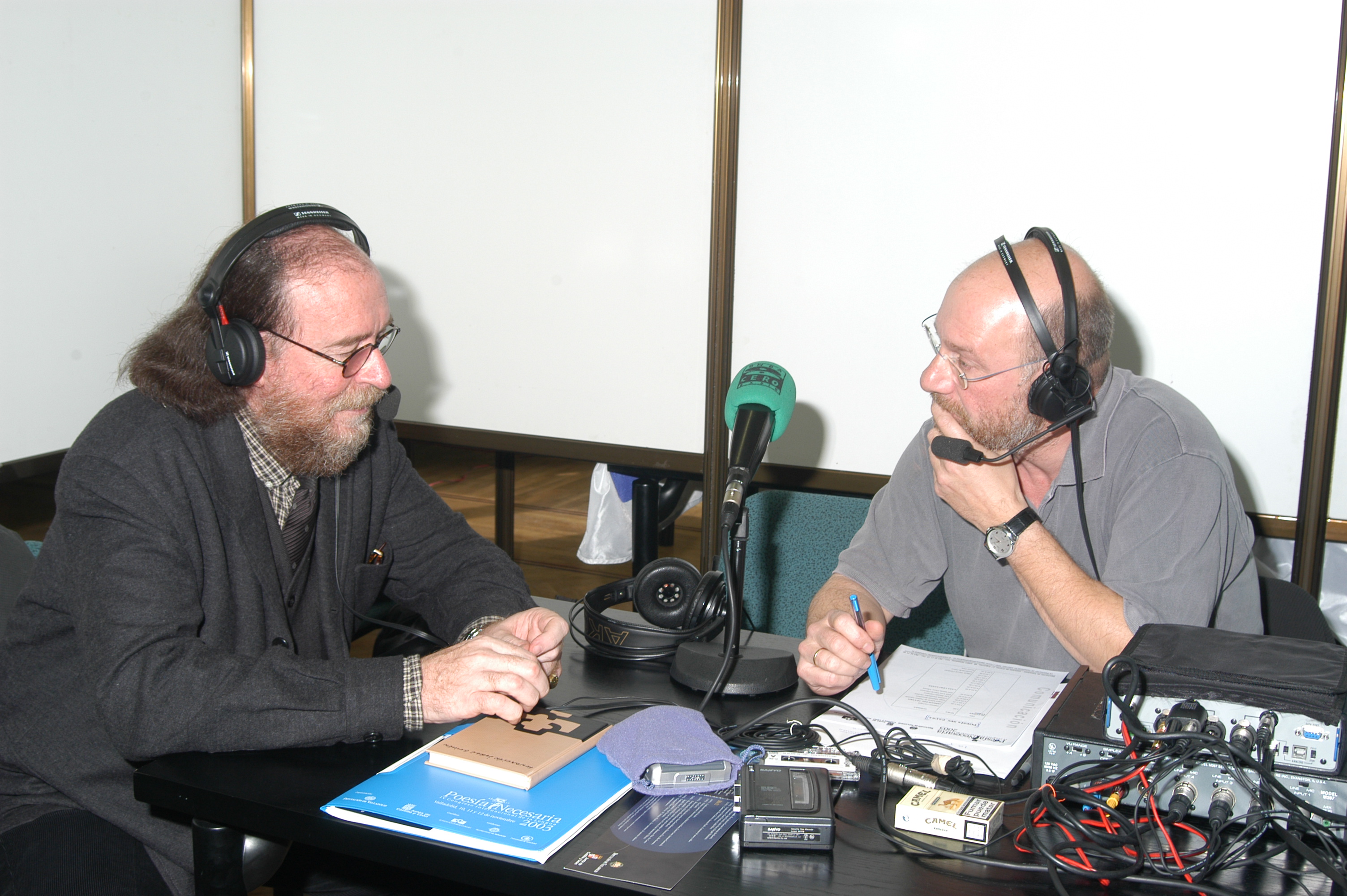 IV Congreso de la Lengua. Poesía Necesaria (2003) Joaquín Díaz, coordinador del CD Poesía Necesaria con su música.